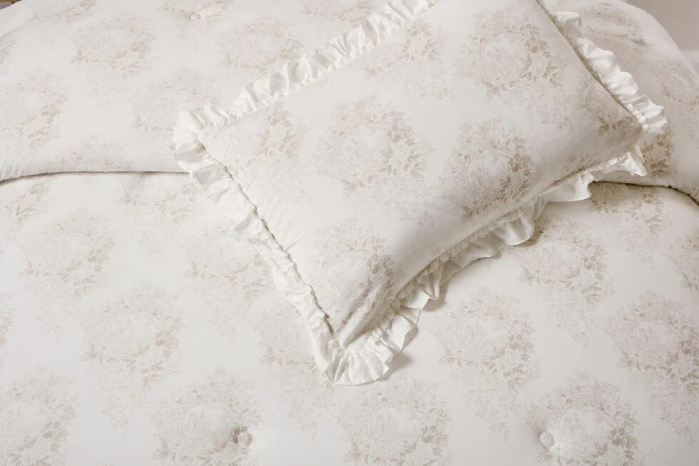 Colcha de invierno - Edredón Avendal de Clara Vidal en color beige - Imagen 2